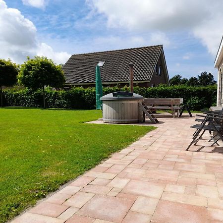 Wellnesshuis Met Hottub, Ligbad En Grote Tuin Βίλα Tzummarum Εξωτερικό φωτογραφία