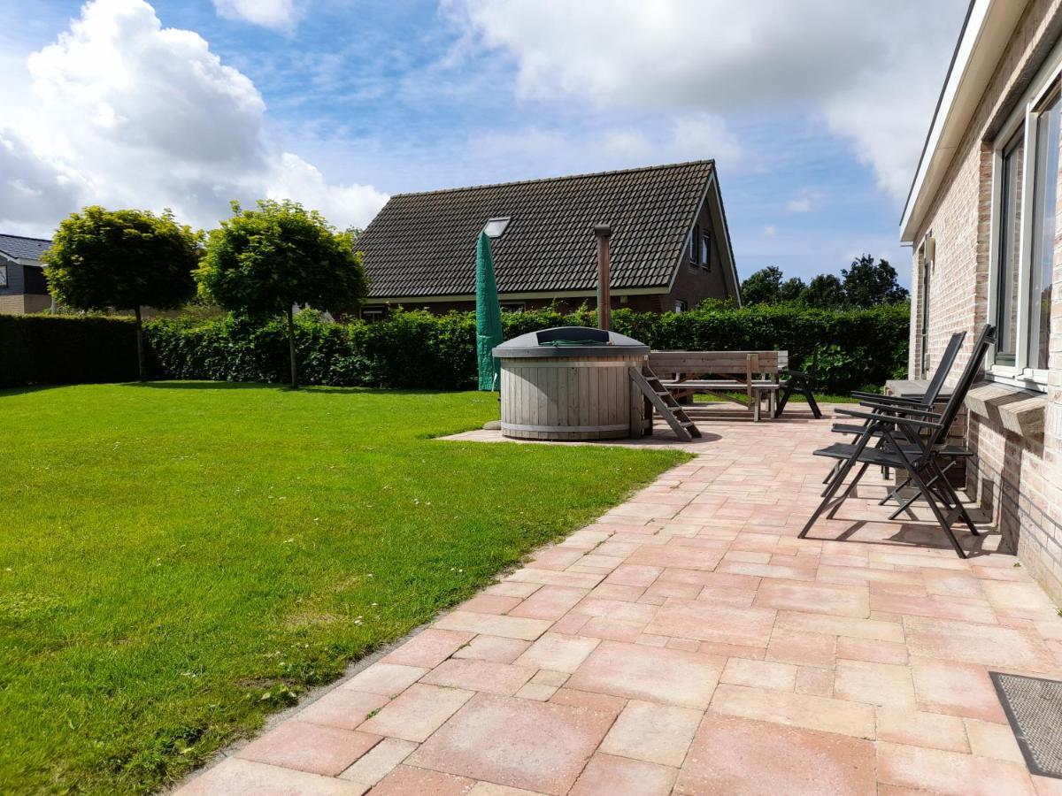 Wellnesshuis Met Hottub, Ligbad En Grote Tuin Βίλα Tzummarum Εξωτερικό φωτογραφία